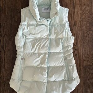 Athleta Vest  NEW with tags removed Downtown Puffer Vest” in Glacier!